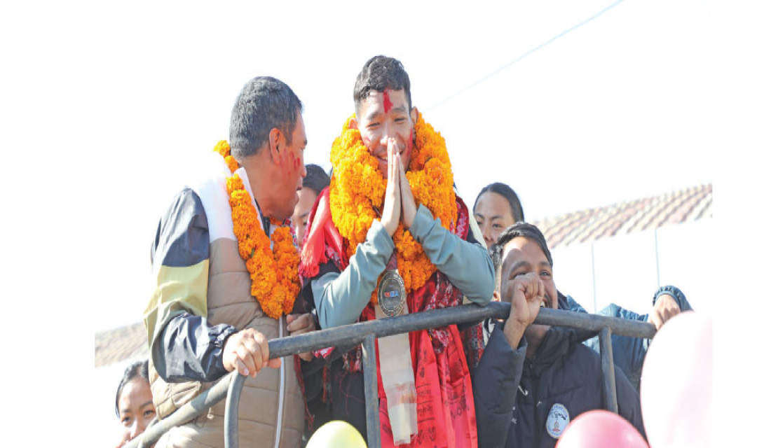 Boxer Thapa receives heroes welcome