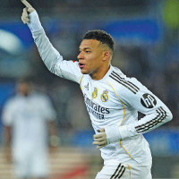 Indian heatwaves, floods kill 11, with four buried alive