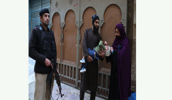 Suspected militants kill 2 in Pakistan