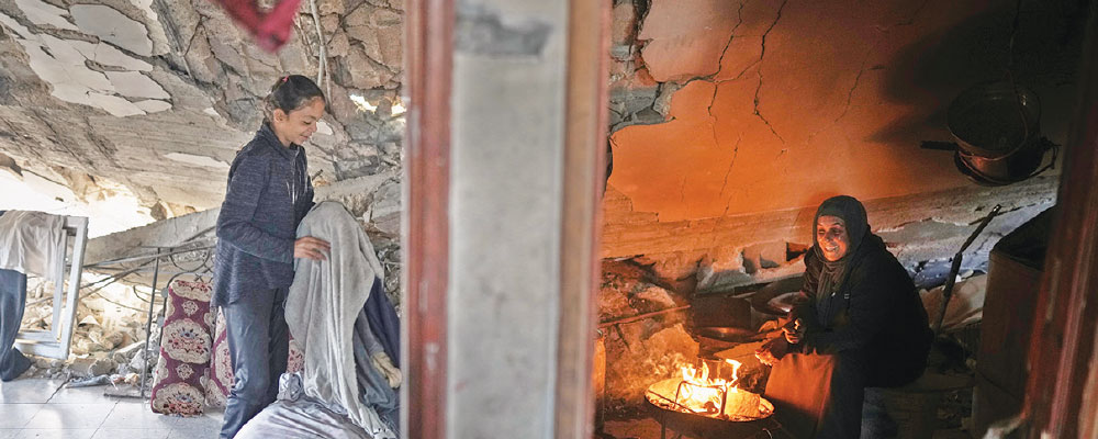 Palestinian families rebuild amid Gaza ruins