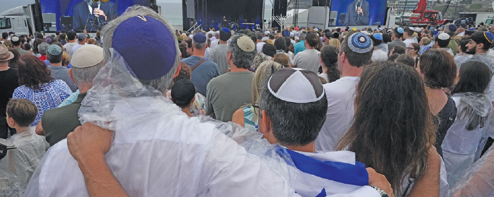 Thousands gather at Bondi Beach to mourn attack victims