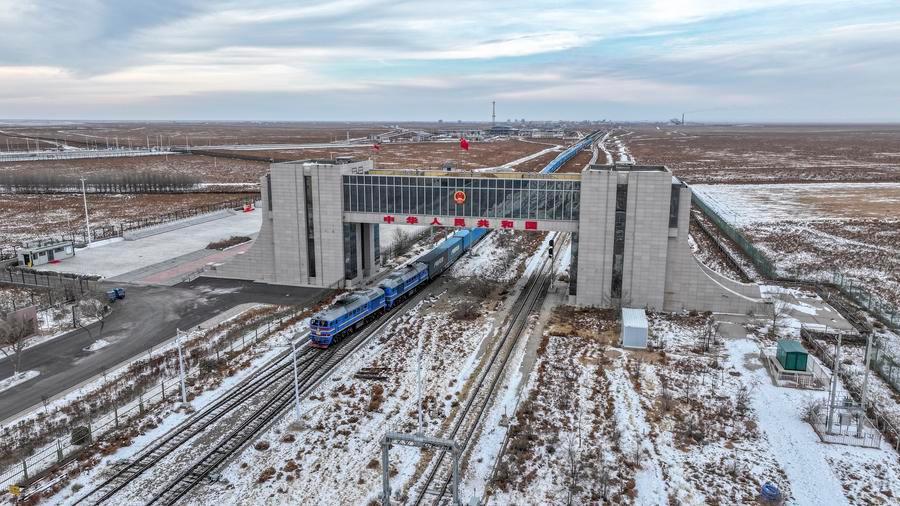 China-Mongolia border port sees rise in cross-border traffic