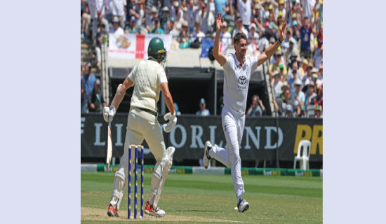 Australia lead England by 46 after 20 wickets fall on crazy day at MCG