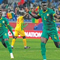 Reconstruction of quake-damage houses begins