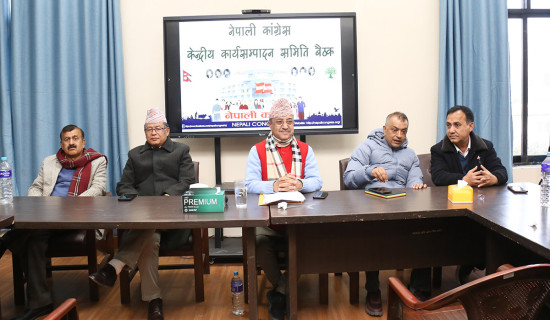 Tourists flock to Manungkot to watch white clouds and sunrise