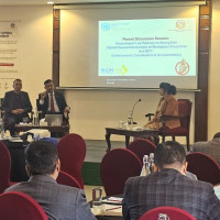 Prachanda observes earthquake photo exhibition in Barpak