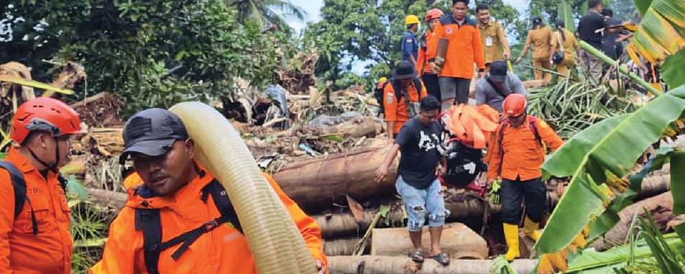 Flash floods kill 16 in Indonesia