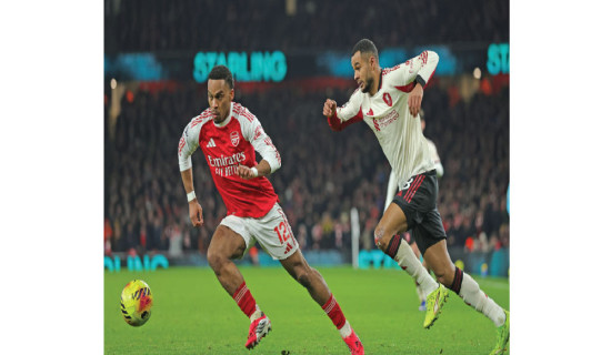 Arsenal miss chance to stretch lead in Liverpool stalemate
