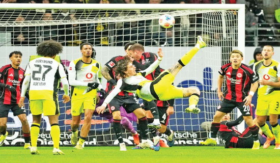 Frankfurt share spoils with Dortmund in thrilling Bundesliga draw