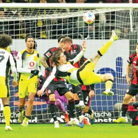 Frankfurt share spoils with Dortmund in thrilling Bundesliga draw