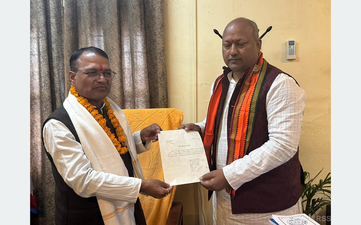 Resignation spree on the eve of candidacy filing for direct election