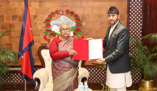 Minister for Communication and Information Technology resigns