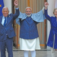 Europe's elite jostle for Champions League last-16 places