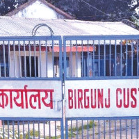 Govt working under influence of  middlemen, says Prachanda