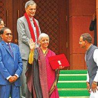 Trump threatens Apple with a 25% tariff if it doesn’t build iPhones in America