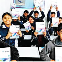 Militants kill 33 in Pakistan