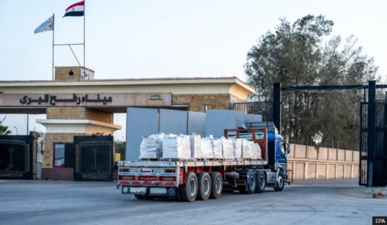 Trump hopeful of Iran deal after Tehran warns of regional war