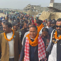 PM Oli calls on teachers to immediately sit for talks and go back to work