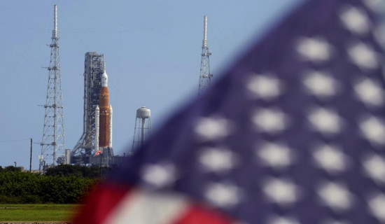 Leak ruins NASA moon rocket launch bid; next try weeks away