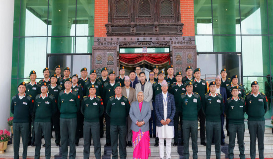 Farmers earn Rs 10 million a year selling apples