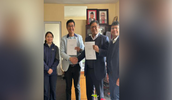 Foreign tourists enjoying boating at Fewa Lake