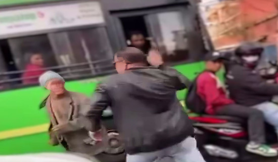 Car driver assaulting pedestrian arrested