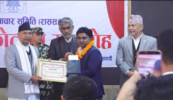 Journalists Darnal receives 'Best Correspondent Award'