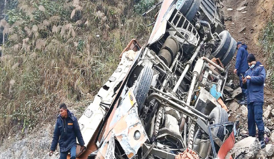 Lack of bridge on Ugratara-Melauli road creates travel challenges