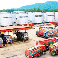 Australia crush England by eight wickets for 2-0 Ashes lead