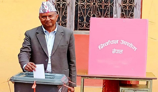 UML General Secretary Pokhrel casts vote