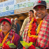 Price of gold and silver declines in domestic market