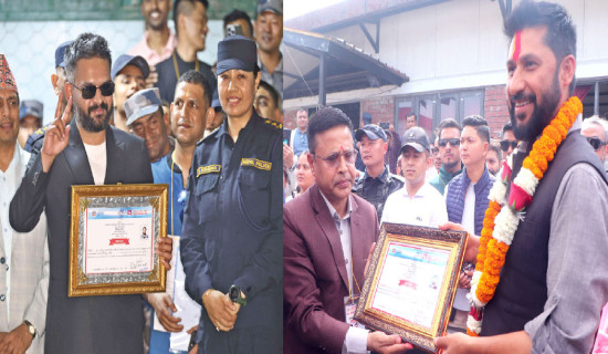 Veteran politician Pathak launches autobiography