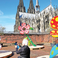 Newcastle step up Champions League chase as dismal Leicester slump again