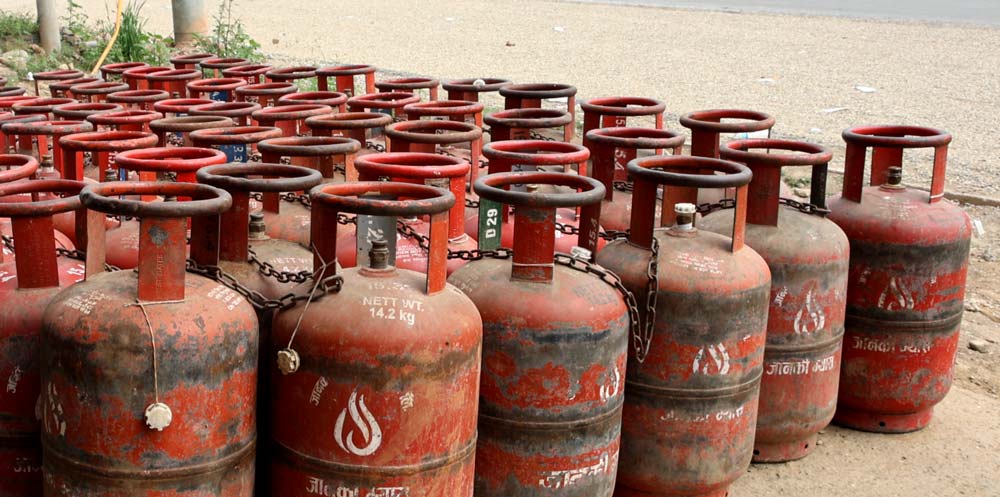 Market monitoring of cooking gas in Sunsari