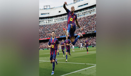 Hat trick for Raphinha as Barcelona stay 4 points clear