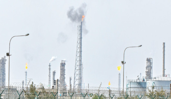 Iran hits Kuwaiti oil refinery