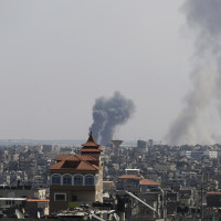 Indian troops kill five Maoists, bomb wounds officers