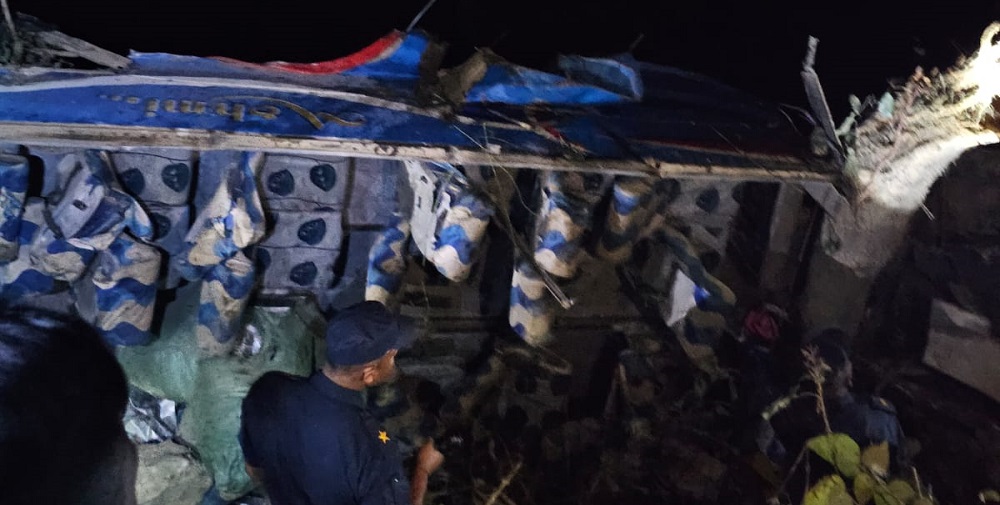 Three people dead, 15 injured in Daunne road accident