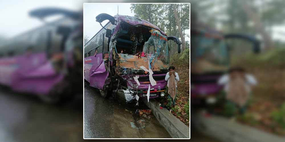 Three vehicles collide injuring 12 people