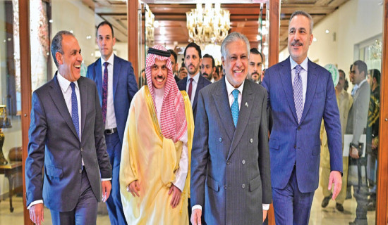 Trump mulls seizing Iran oil