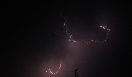 Man dies in lightning