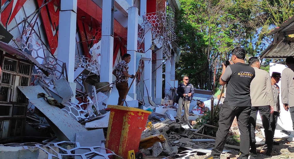 Major earthquake in Indonesia kills one, sparks panic