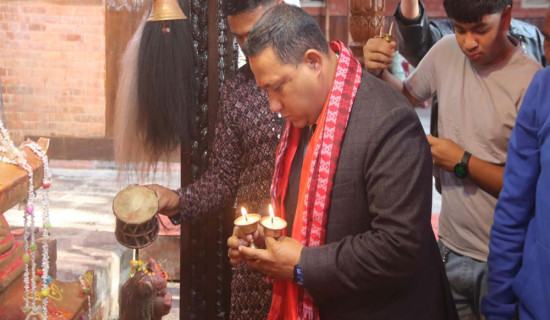 Foreign Minister Khanal offers prayers at Manamaiju Temple