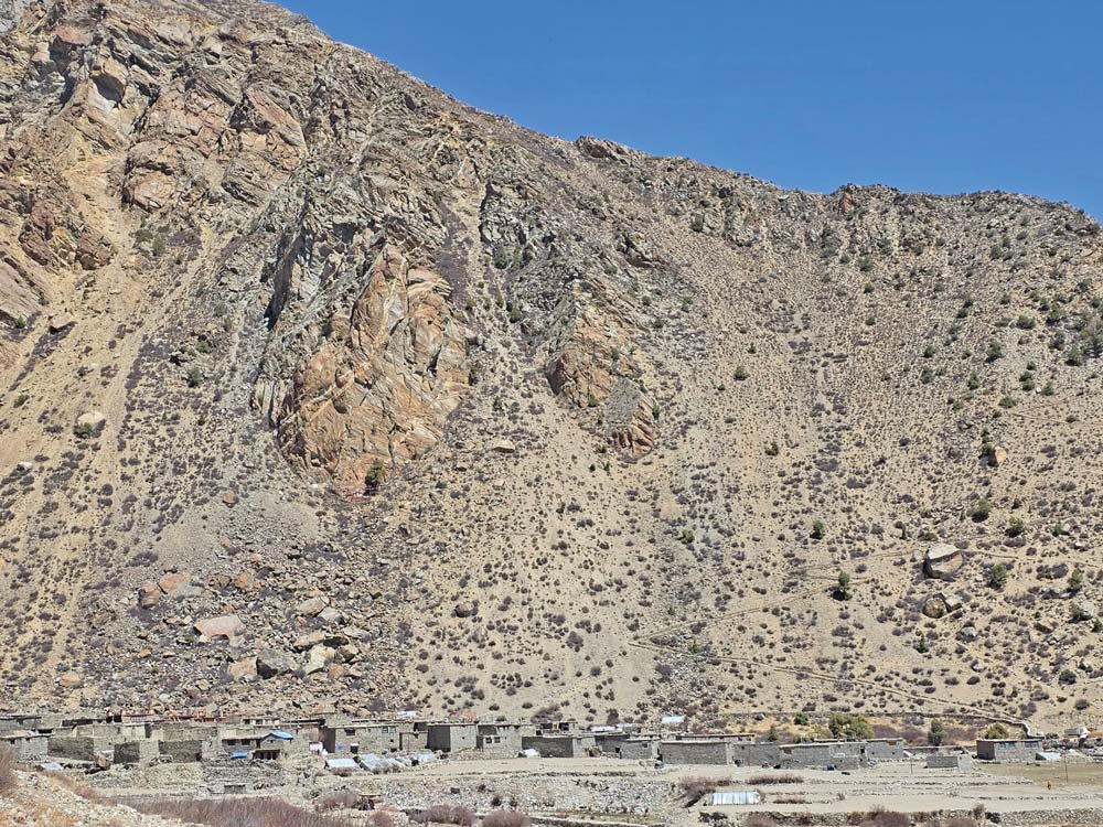 Halji village faces avalanche threat