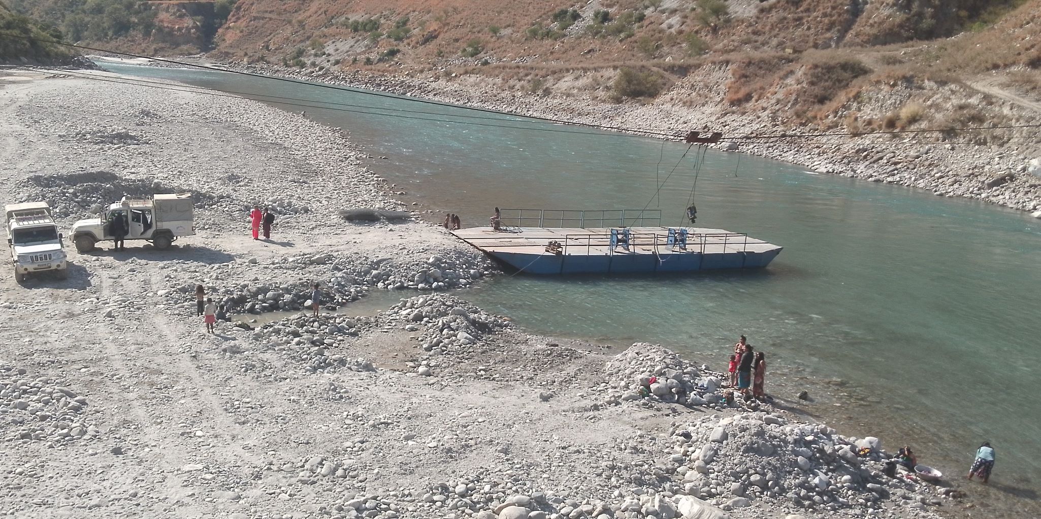 Vehicles rely on ferry service in absence of bridge